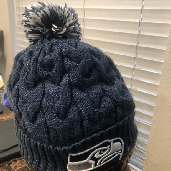 New Era NFL Seattle Seahawks Women’s Promo Beanie Knit Cap Winter Pom Hat Sz One - Picture 3 of 10